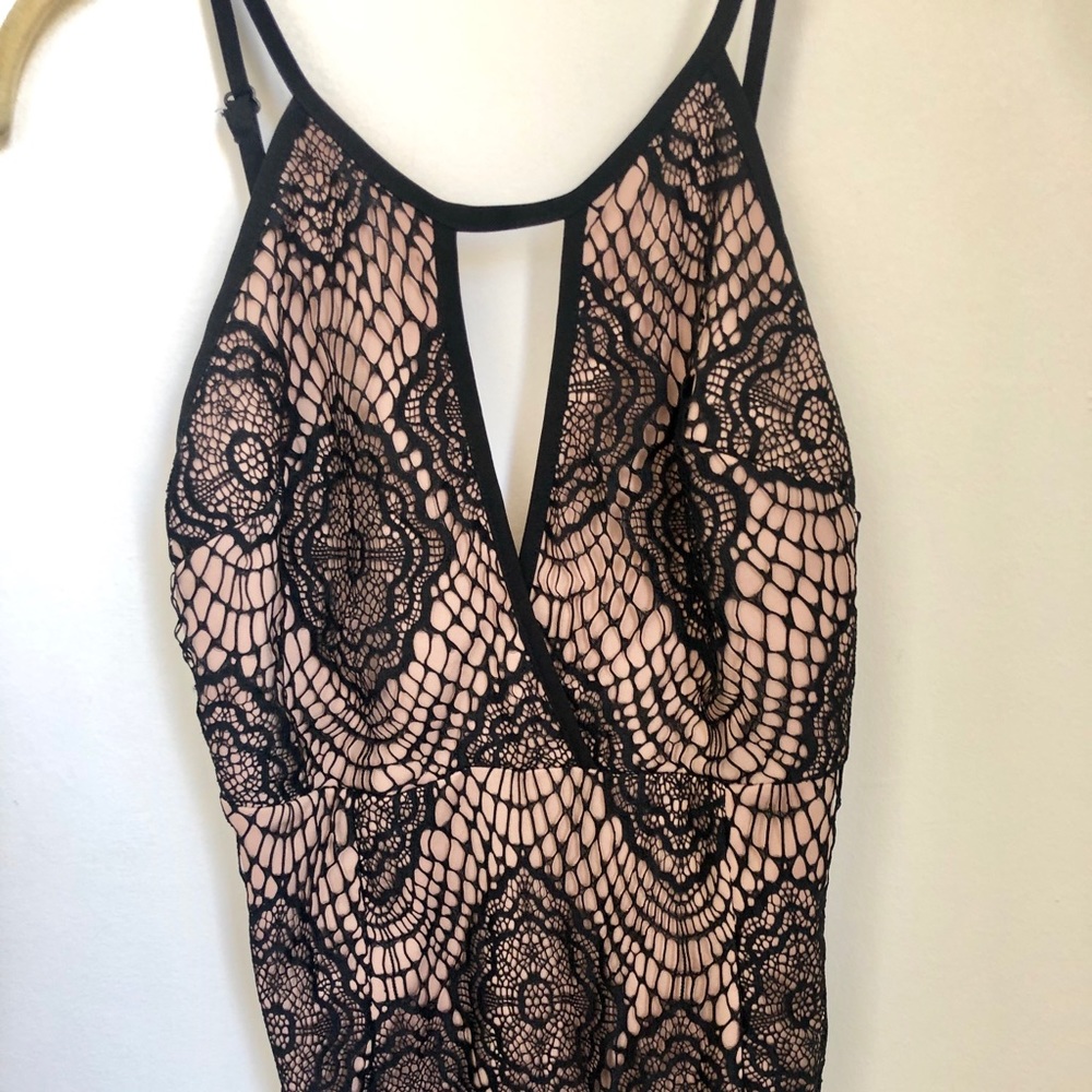 Dream State Keyhole Lace Dress